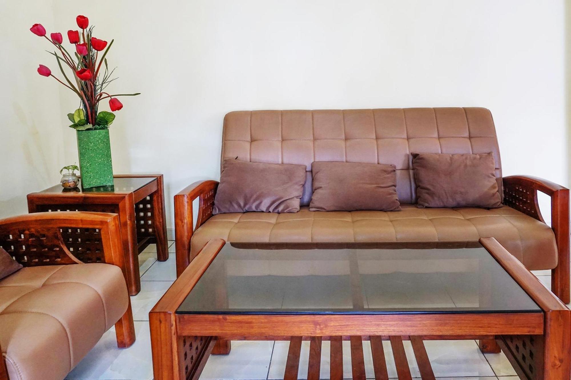 Super Oyo Flagship 90723 Berlima Guest House Syariah مالانغ المظهر الخارجي الصورة